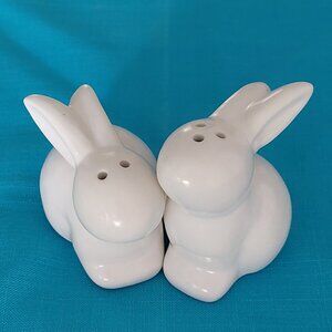 NEW White Ceramic Set of Bunny Salt & Pepper Shakers
